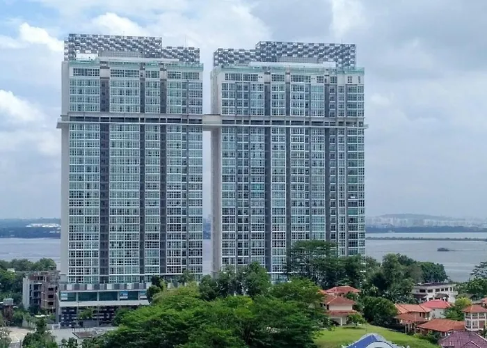 Experience The Coast - Hostahome Suites At Paragon Residence Near Downtown