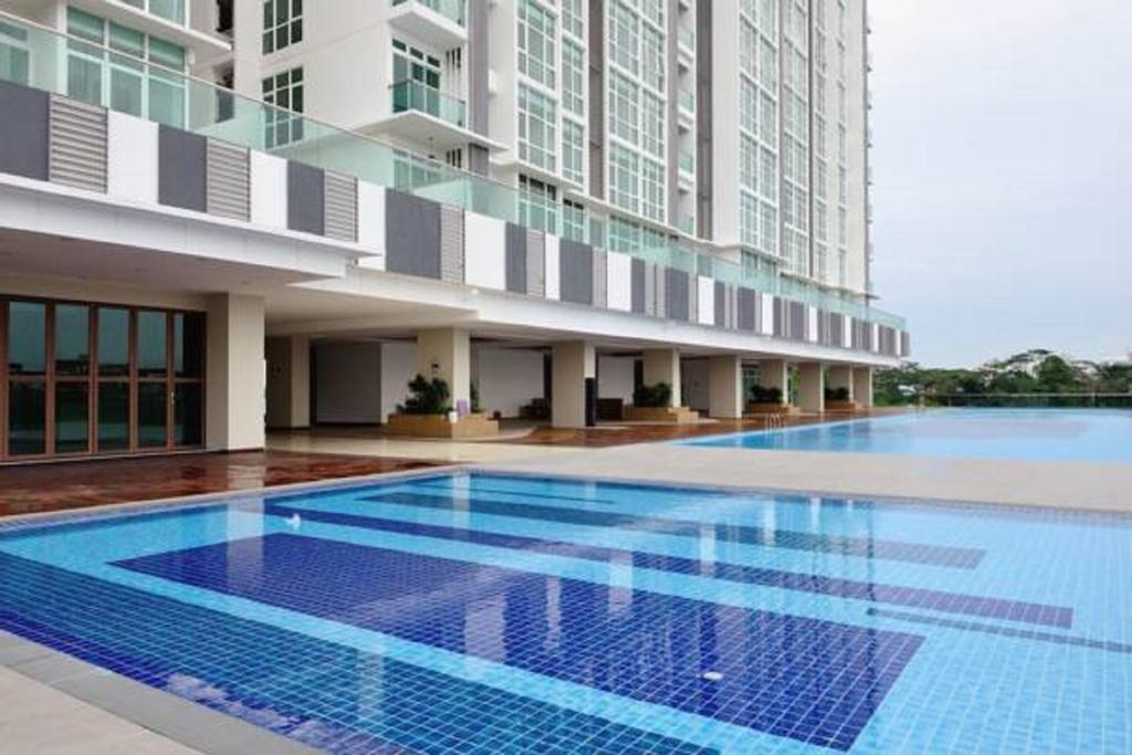 Experience The Coast - Hostahome Suites At Paragon Residence Near Downtown