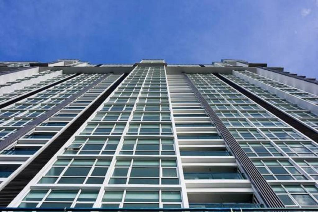 Experience The Coast - Hostahome Suites At Paragon Residence Near Downtown *